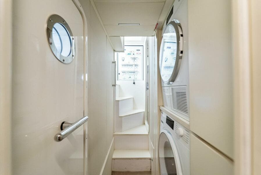 2023 Ferretti Yachts 670