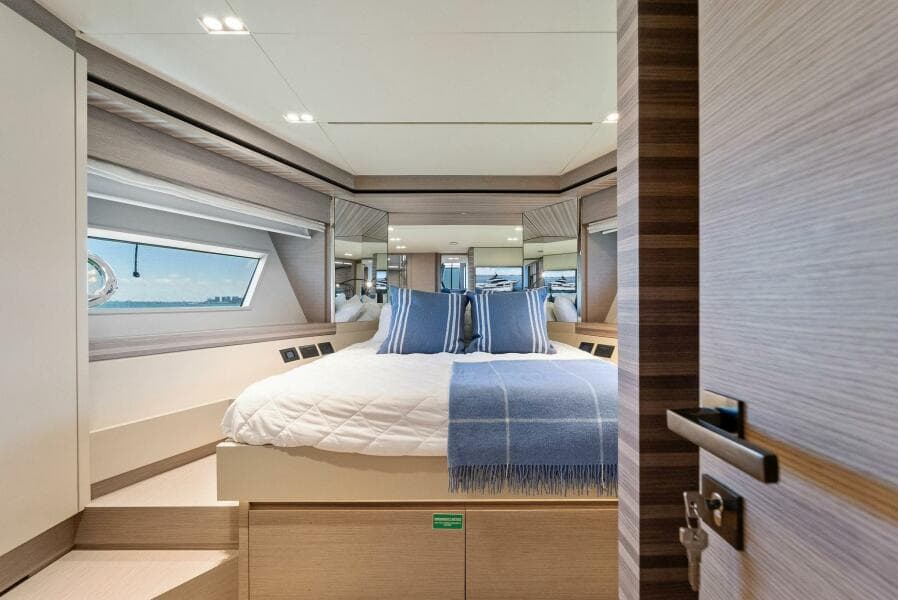2023 Ferretti Yachts 670