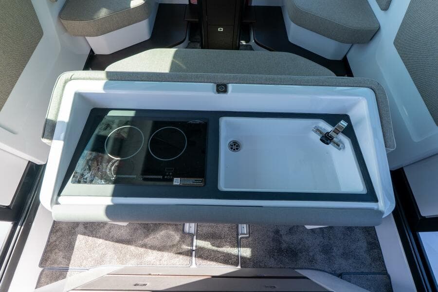2025 Axopar Cross Cabin