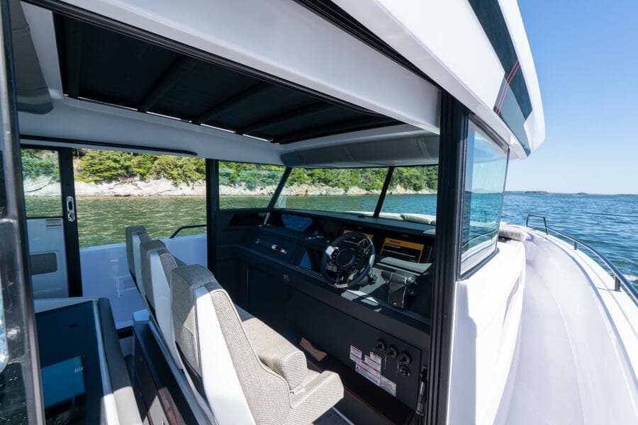 2025 Axopar Cross Cabin