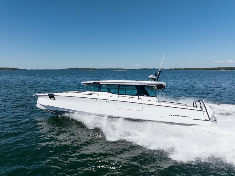 2025 Axopar Cross Cabin