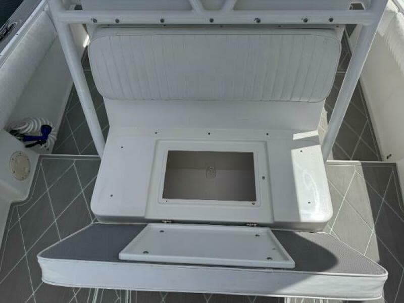 2005 Regulator 23 Center Console