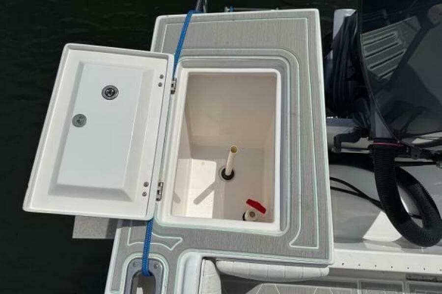 2005 Regulator 23 Center Console