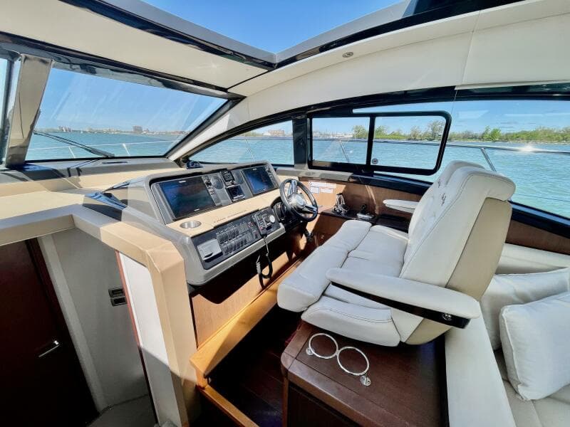 2017 Sea Ray 400 Sundancer