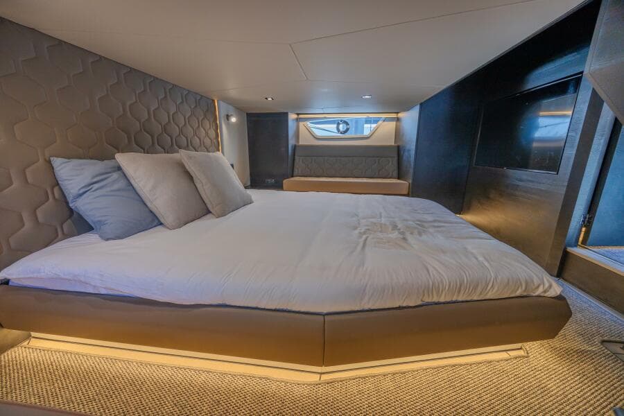 2023 Vanquish Yachts VQ58