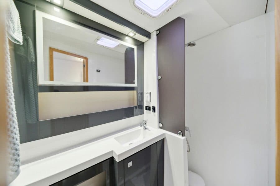 2014-fountaine-pajot-helia-44-sail-9755226-20250618093521288-1.jpg