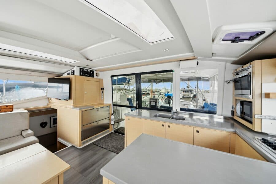 2014-fountaine-pajot-helia-44-sail-9755226-20250618093349162-1.jpg
