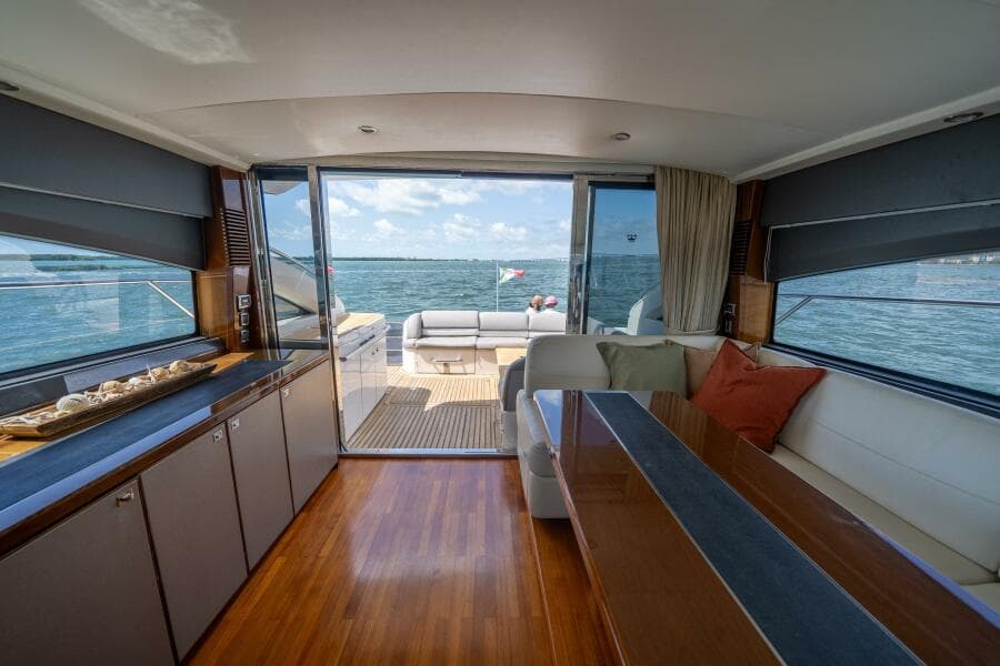 2012 Princess V52
