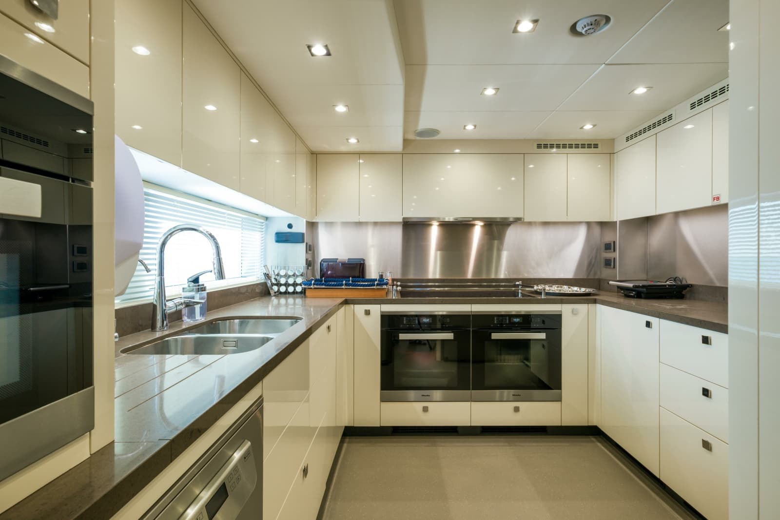 2018 Sunseeker Sunseeker 116 Yacht