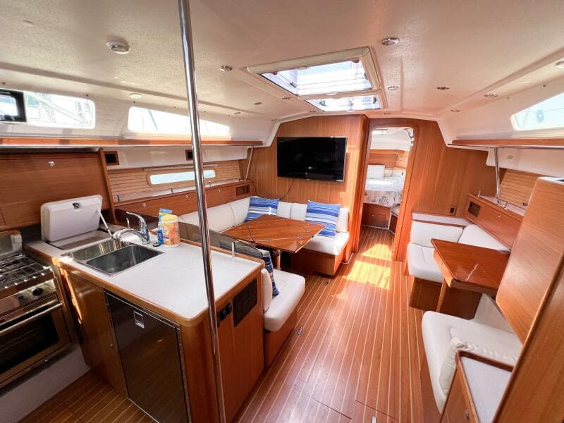 2019 Catalina 425