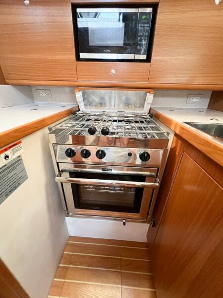 2019 Catalina 425
