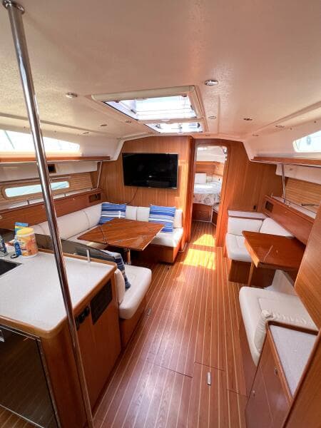 2019 Catalina 425