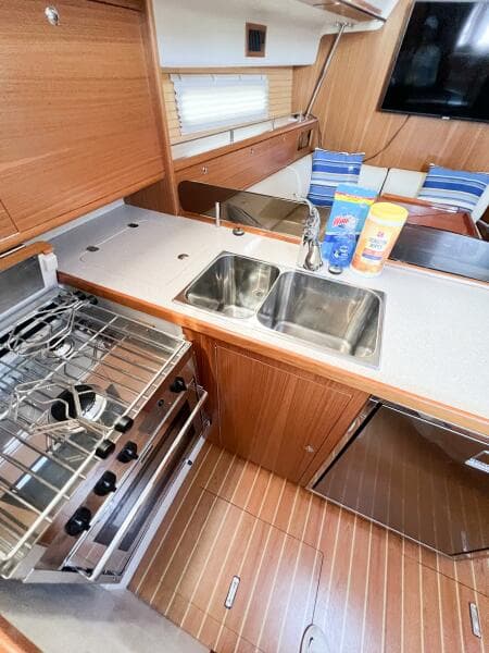 2019 Catalina 425