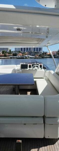 2014 Azimut Flybridge