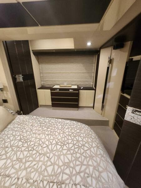 2014 Azimut Flybridge