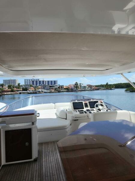 2014 Azimut Flybridge