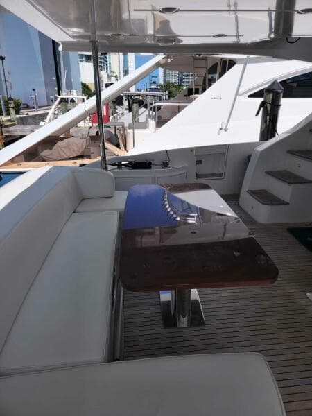 2014 Azimut Flybridge