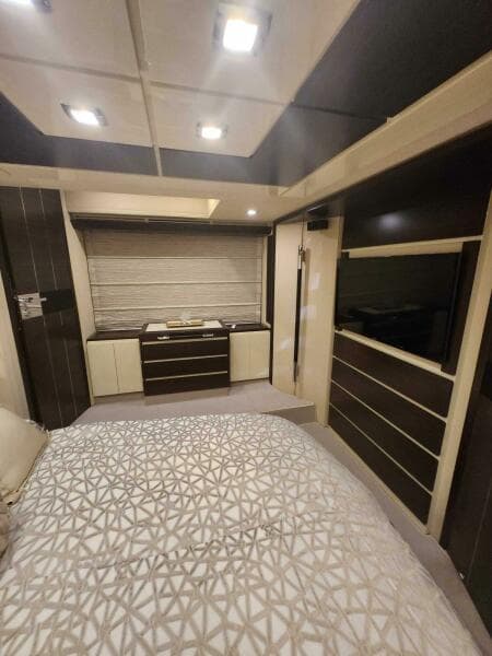 2014 Azimut Flybridge