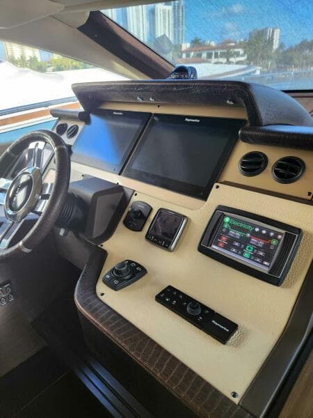2014 Azimut Flybridge