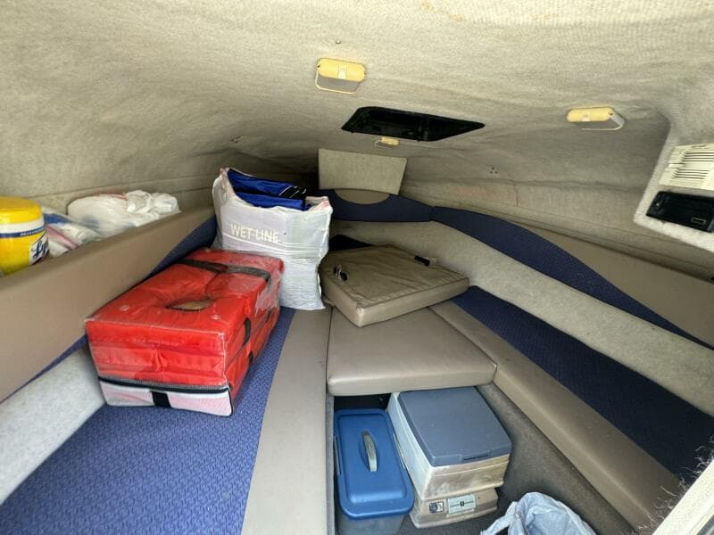 2003 Bayliner 212 Capri Cuddy Cabin
