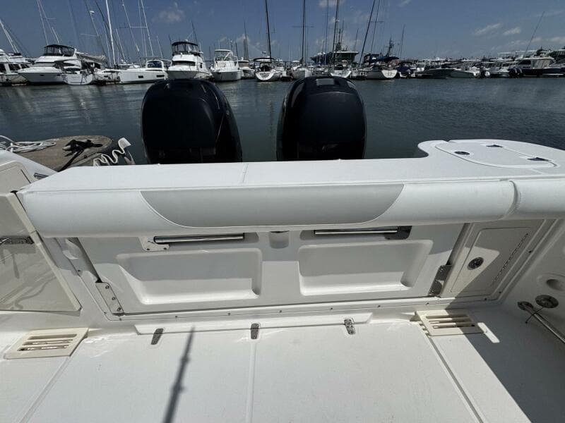 2011 Boston Whaler 305 Conquest