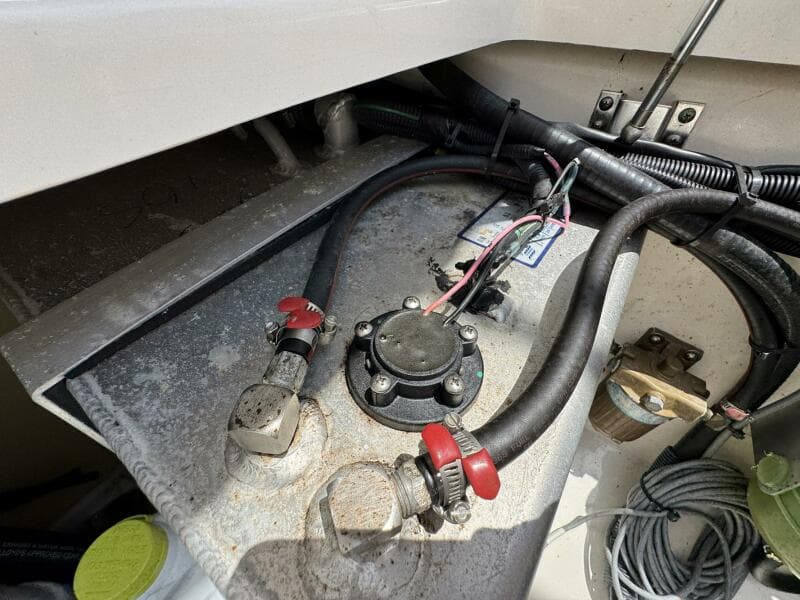 2011 Boston Whaler 305 Conquest