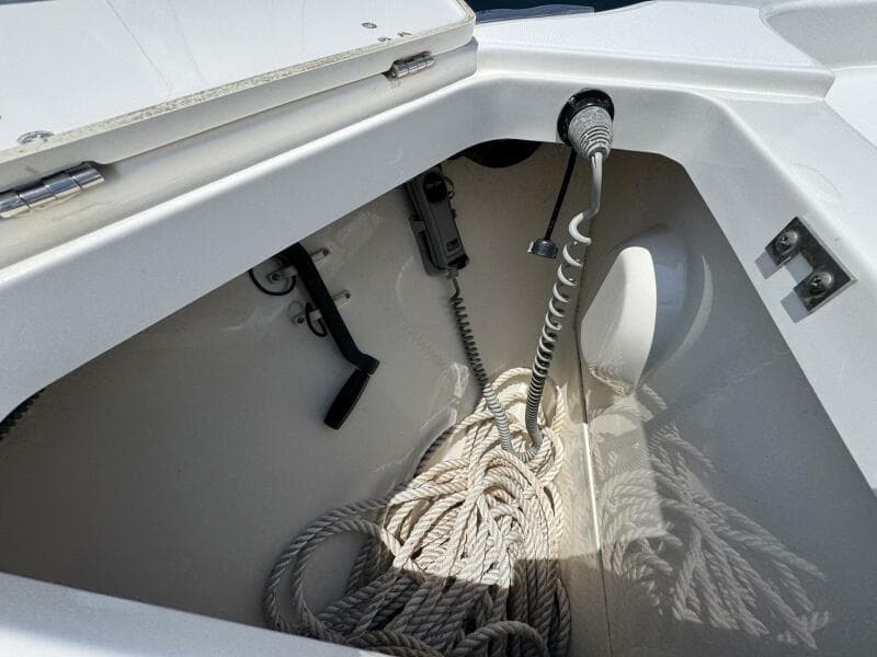 2011 Boston Whaler 305 Conquest