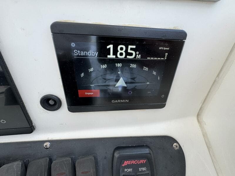 2011 Boston Whaler 305 Conquest