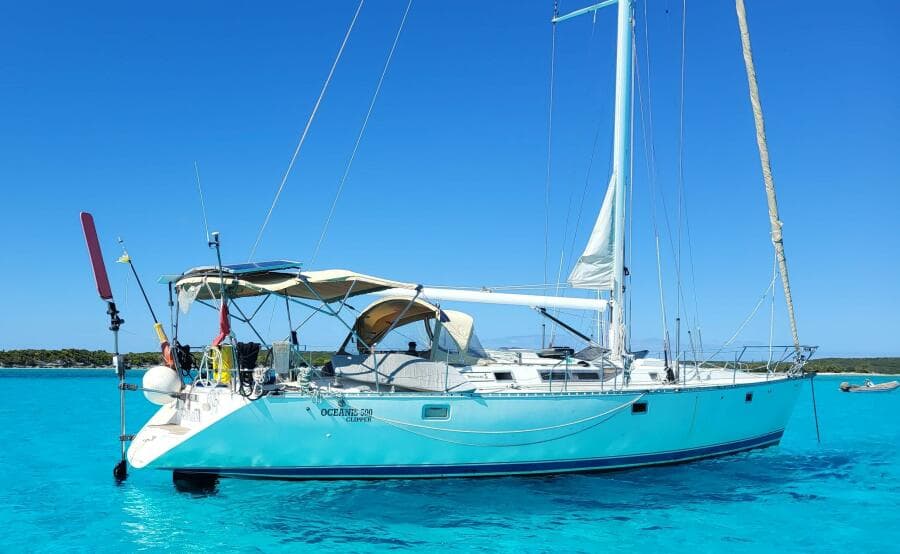 50' Beneteau at anchor