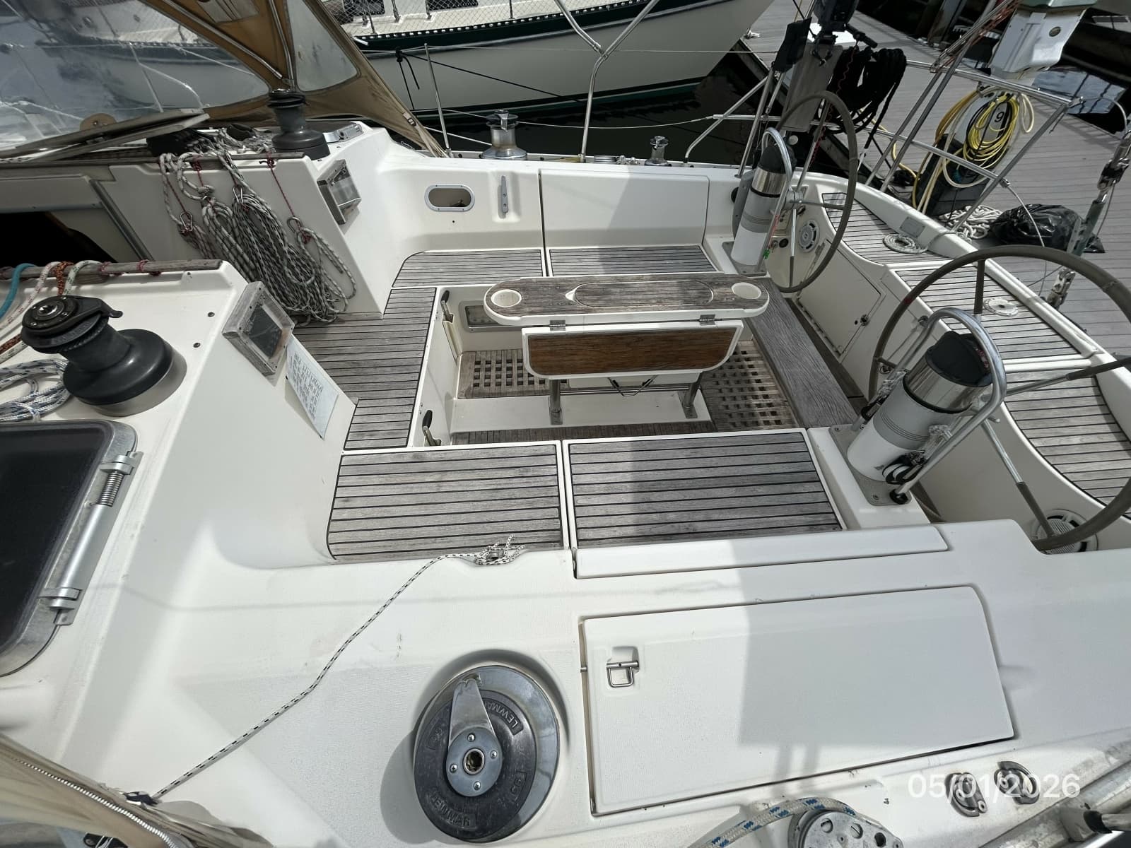 50' Beneteau cockpit starboard