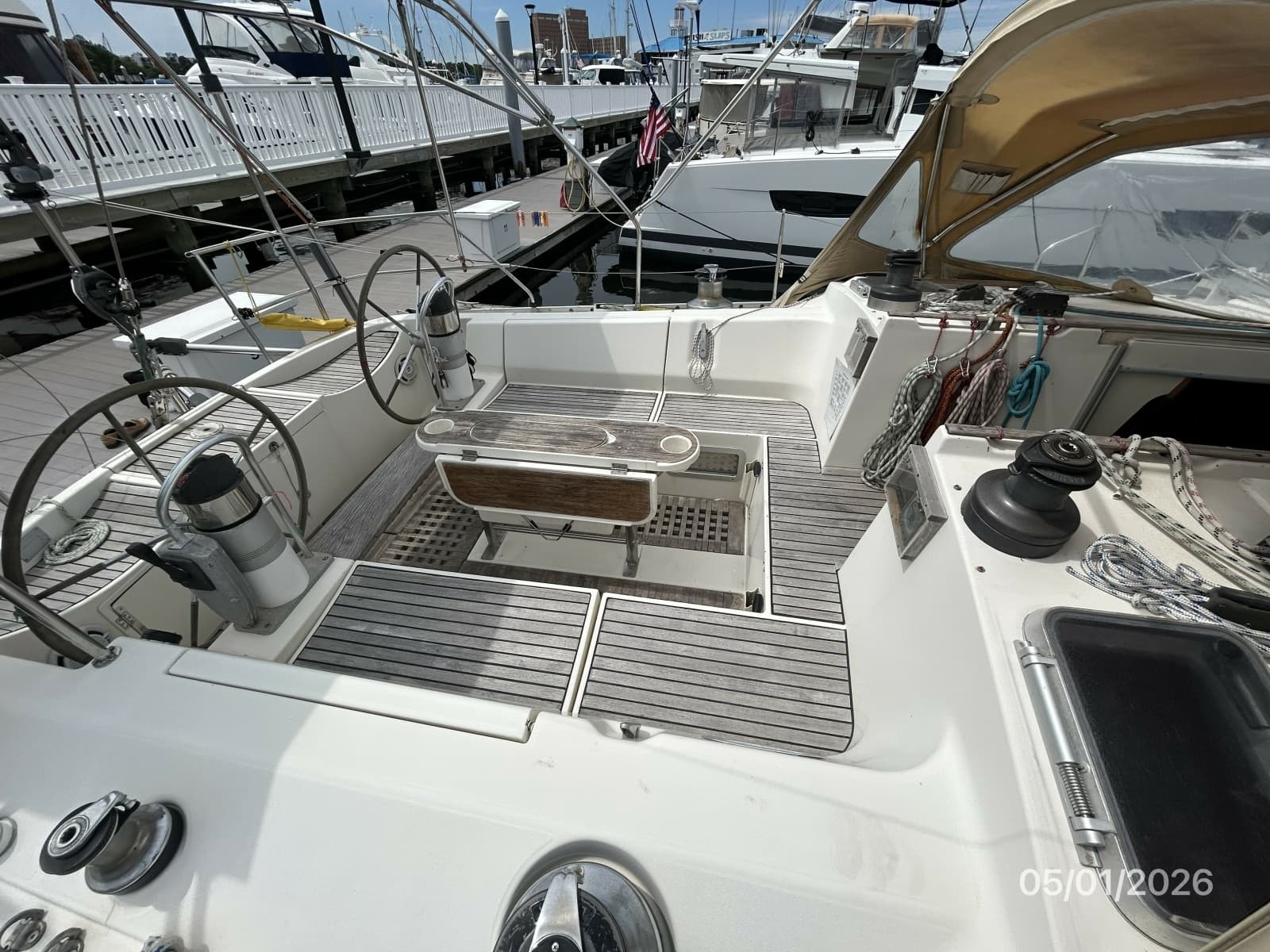 50' Beneteau cockpit port