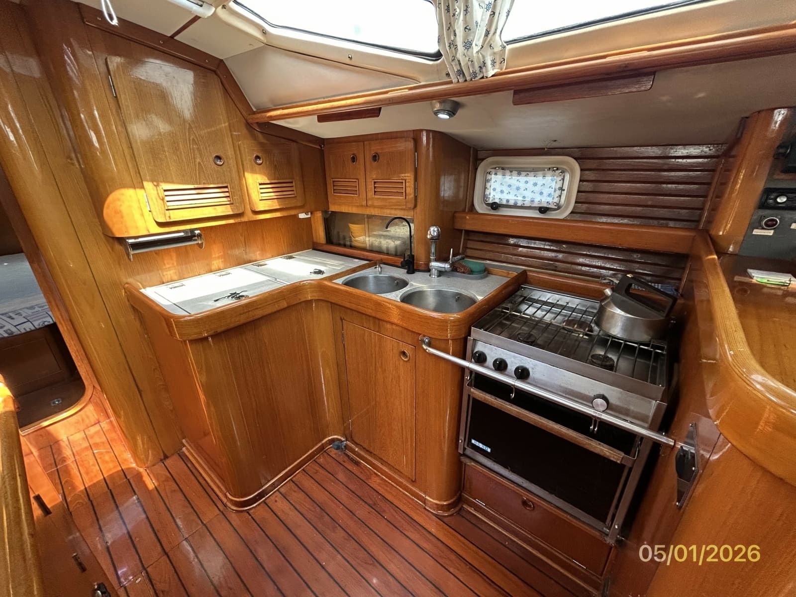 50' Beneteau galley1