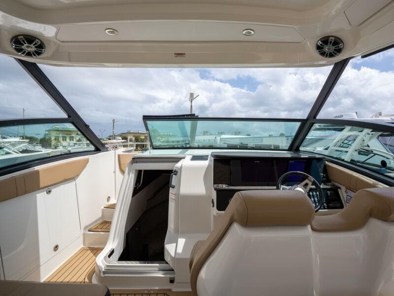 2021 Sea Ray 320 Sundancer