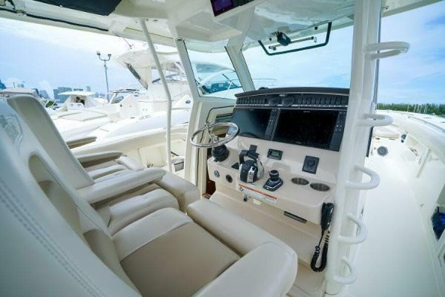 2018 Boston Whaler 380 Outrage