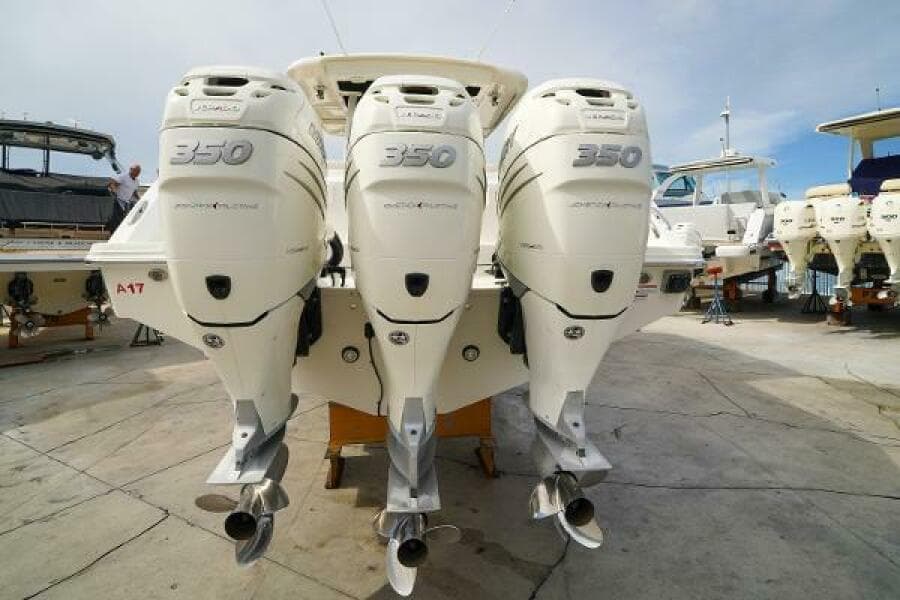2018 Boston Whaler 380 Outrage