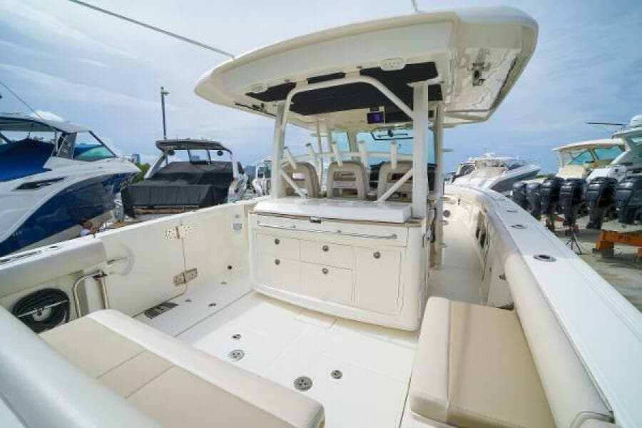 2018 Boston Whaler 380 Outrage