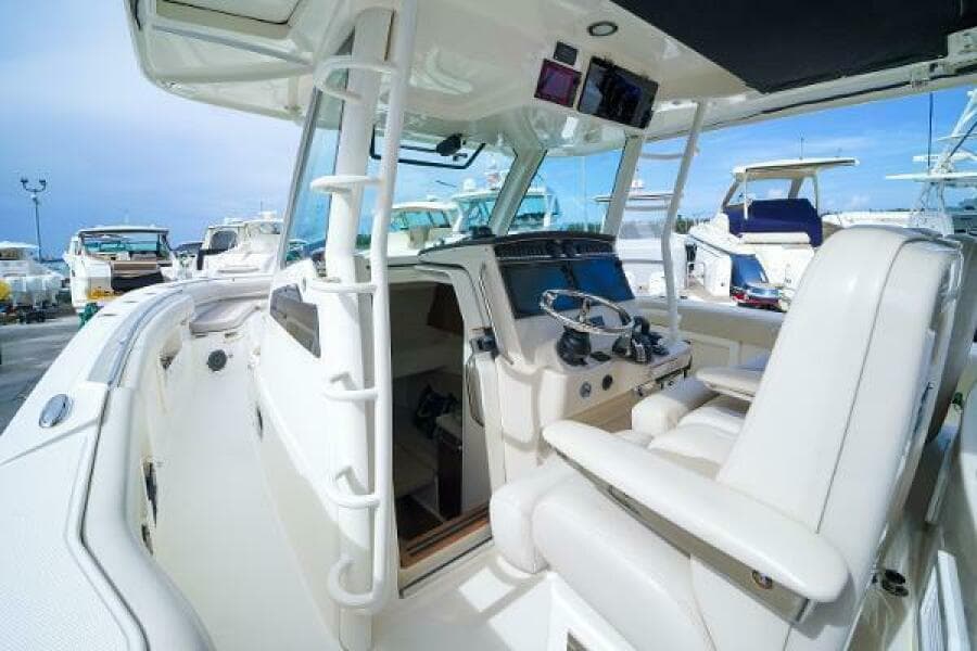 2018 Boston Whaler 380 Outrage