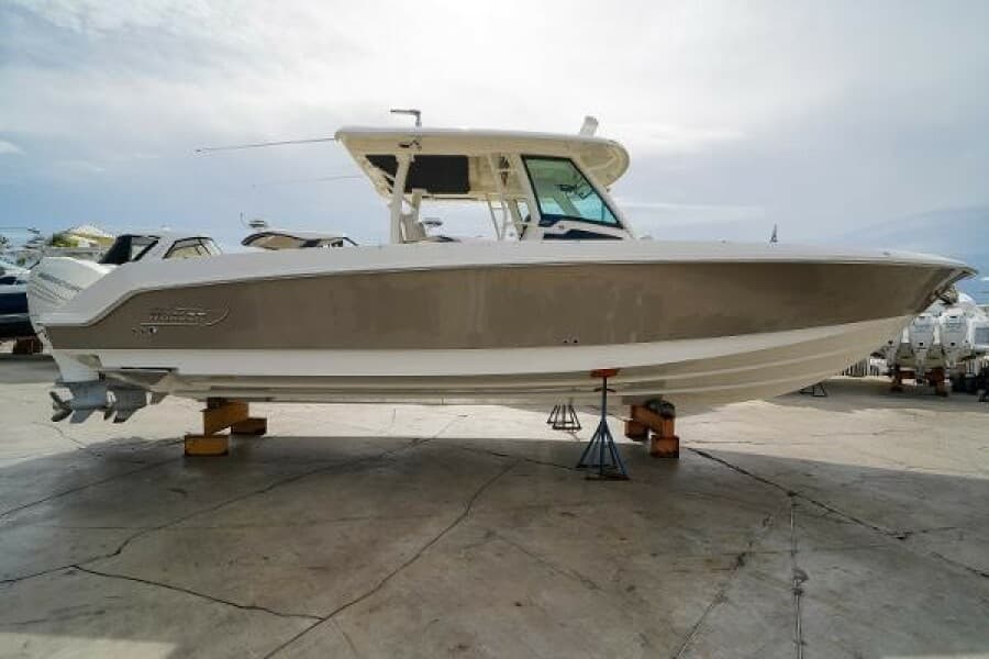 2018 Boston Whaler 380 Outrage