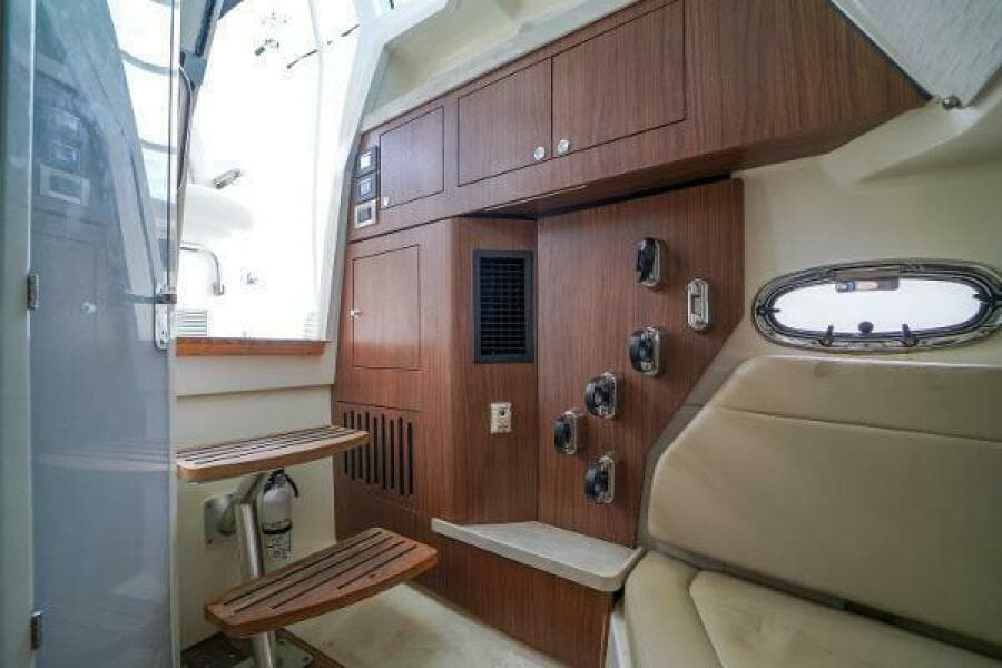 2018 Boston Whaler 380 Outrage