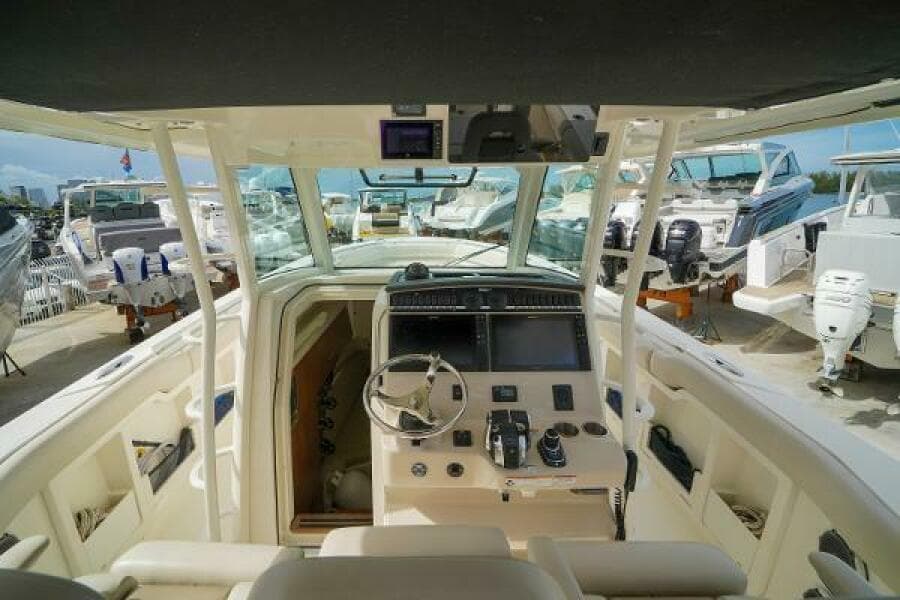 2018 Boston Whaler 380 Outrage