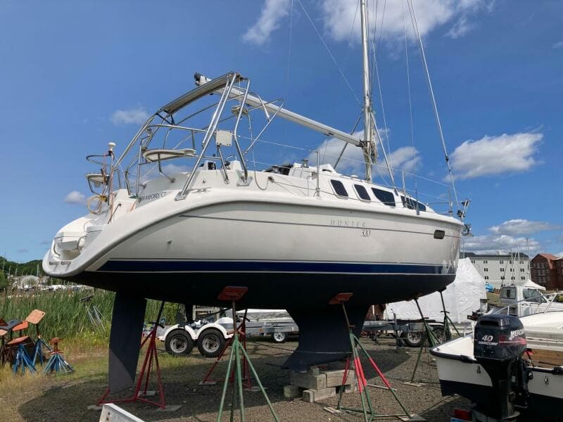 2000 Hunter 320
