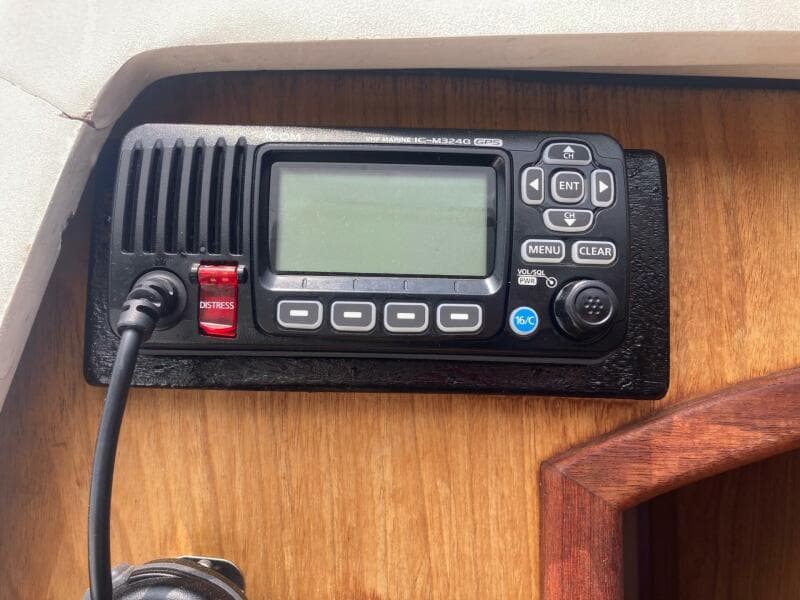 2000 Hunter 320