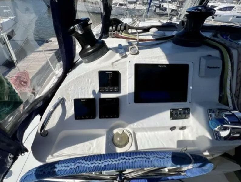 2012-lagoon-400-sail-9817119-20250528100355720-1_XLARGE.jpg