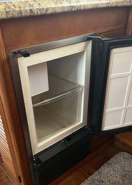 1987 DeFever Tri-Cabin