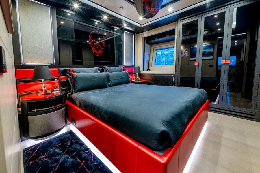 2017 Overmarine Mangusta 165 E