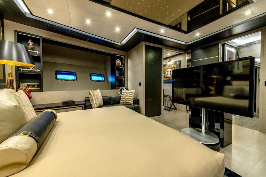 2017 Overmarine Mangusta 165 E