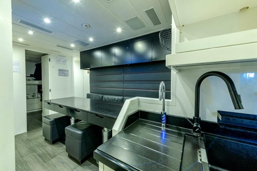 2017 Overmarine Mangusta 165 E