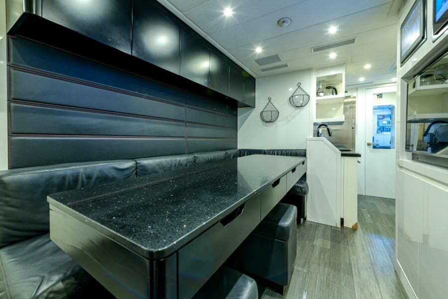 2017 Overmarine Mangusta 165 E