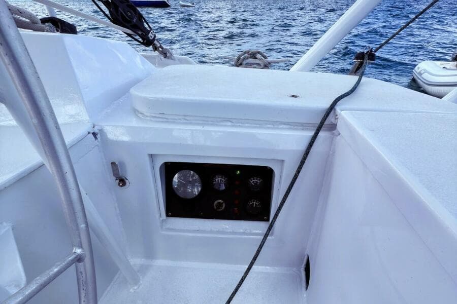 02 Cockpit Mare Via 52 Caribbean