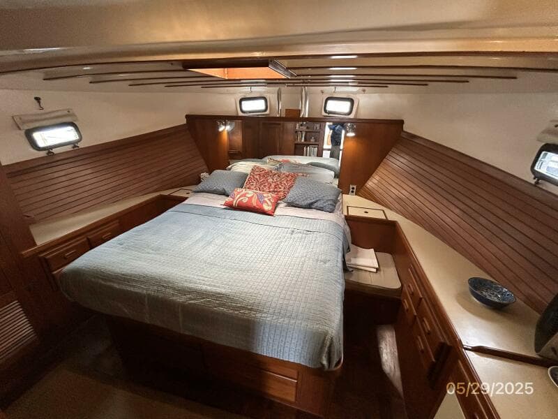 36' Kadey-Krogen stateroom